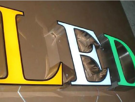 开江介绍LED招牌的基础知识。